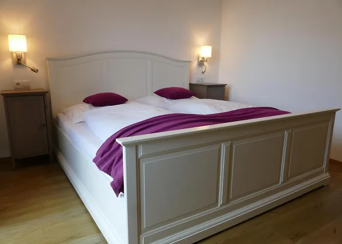 Geissler-reicher Oberwoelz Stadt